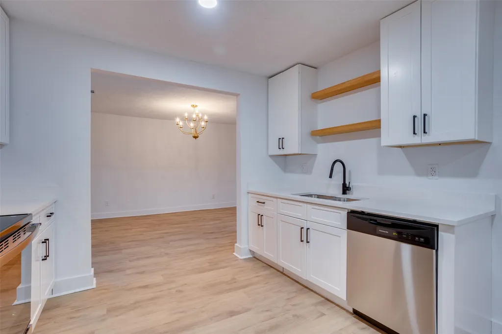 1614 Dakota Drive Garland TX 75043