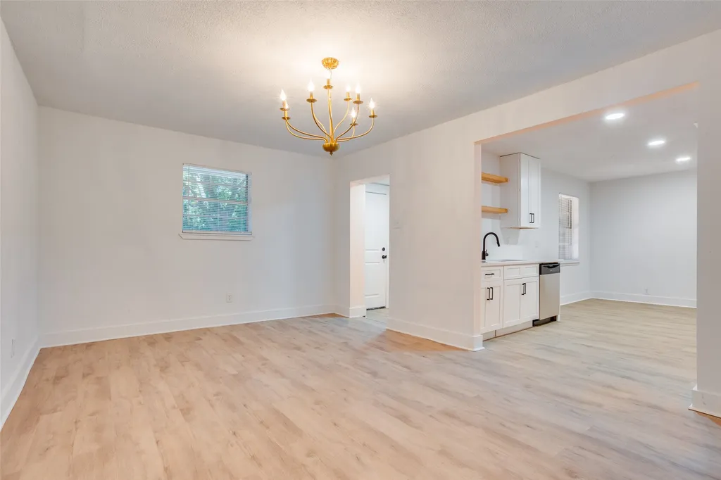 1614 Dakota Drive Garland TX 75043