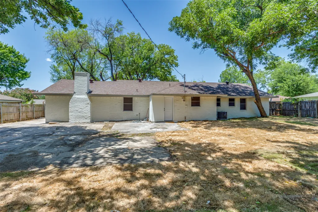 1614 Dakota Drive Garland TX 75043