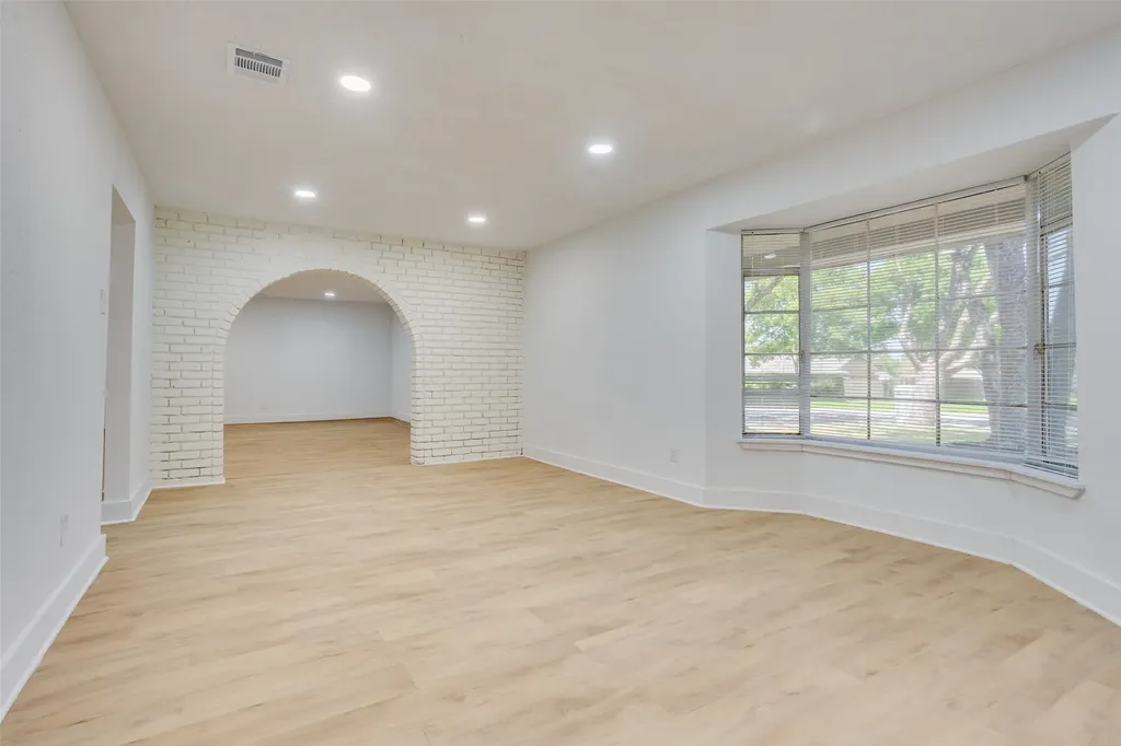 1614 Dakota Drive Garland TX 75043