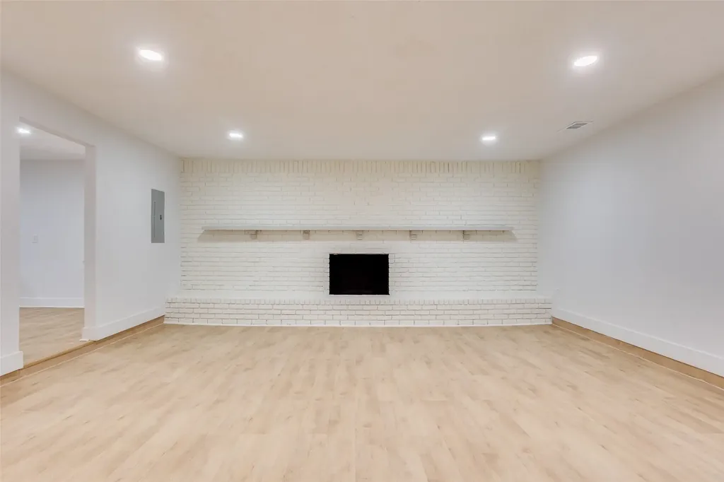 1614 Dakota Drive Garland TX 75043