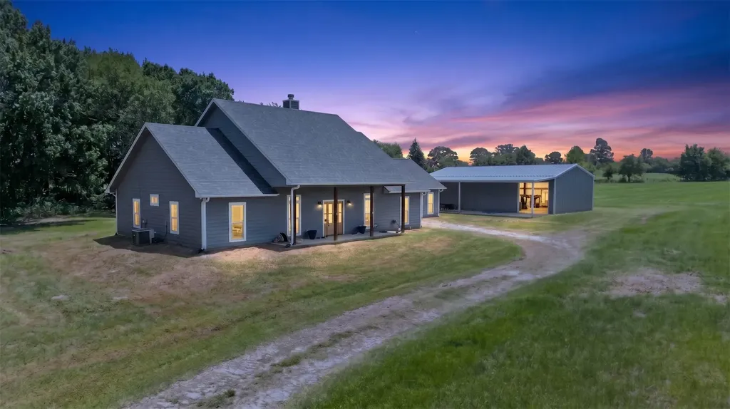 1094 County Road 2389 Alba TX 75410