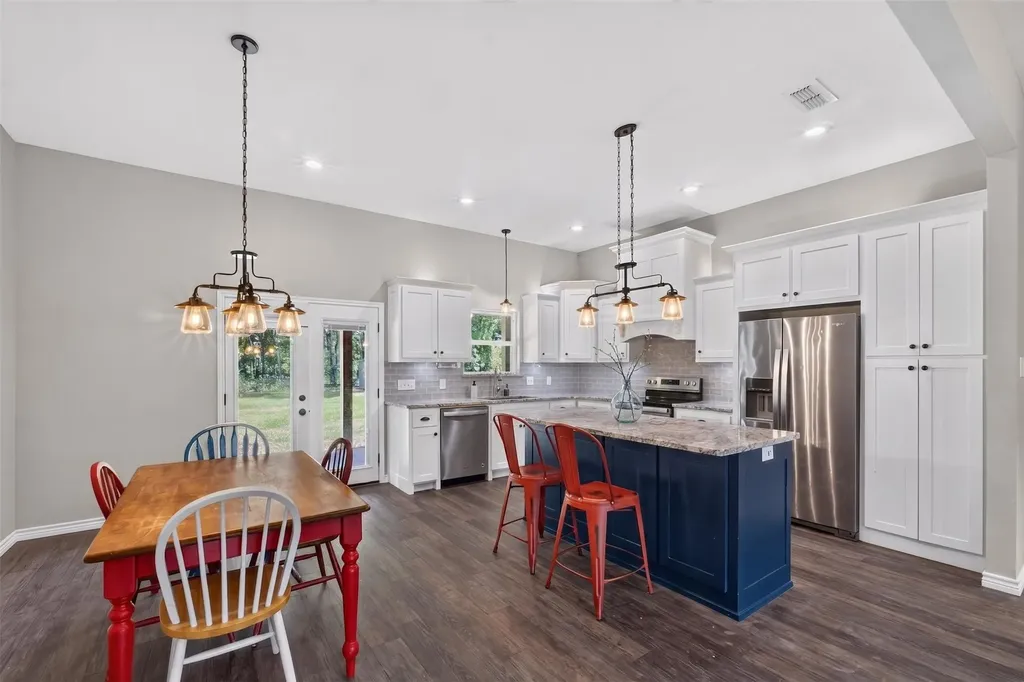 1094 County Road 2389 Alba TX 75410