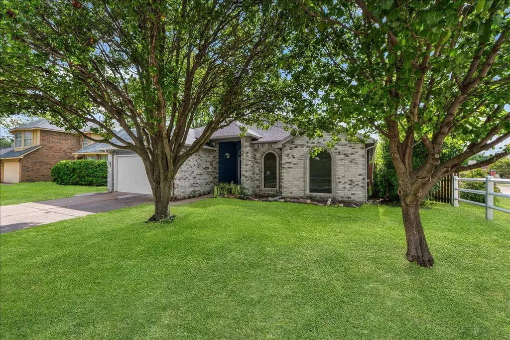 4244 Hathaway Drive Grand Prairie TX 75052
