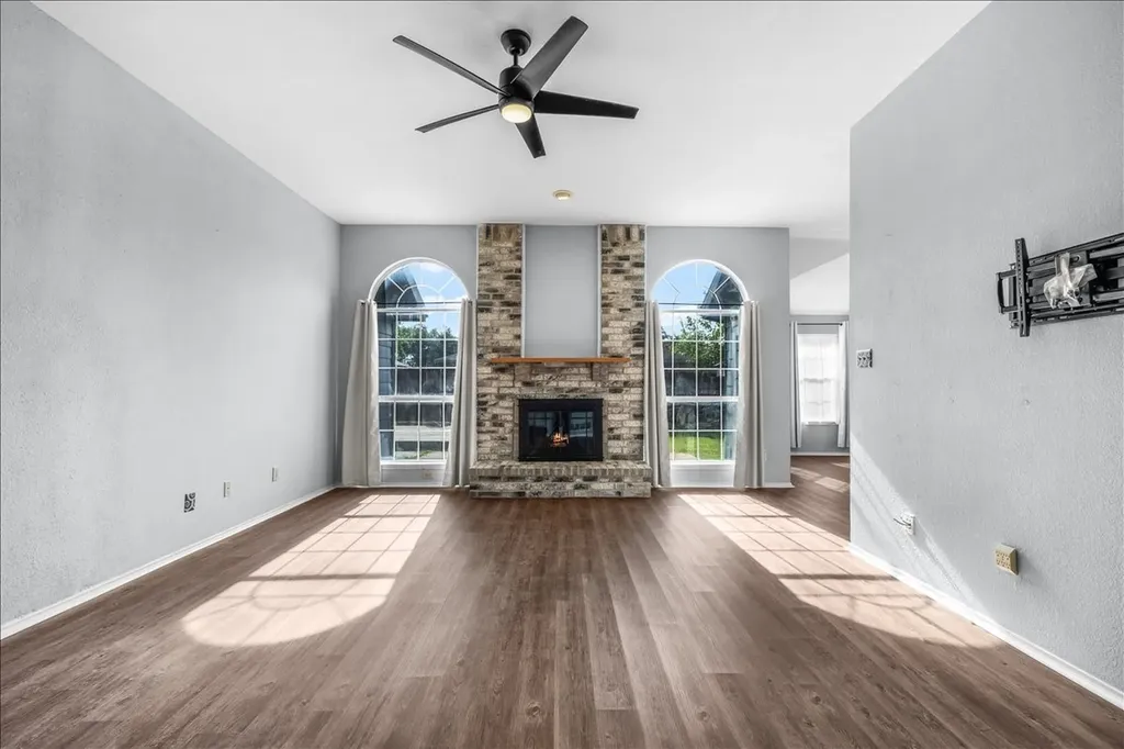 4244 Hathaway Drive Grand Prairie TX 75052