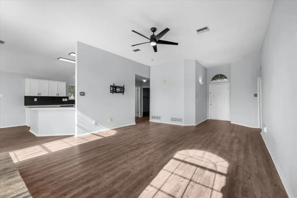 4244 Hathaway Drive Grand Prairie TX 75052