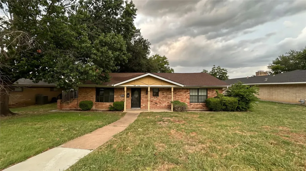 830 Windsor Place Grand Prairie TX 75051