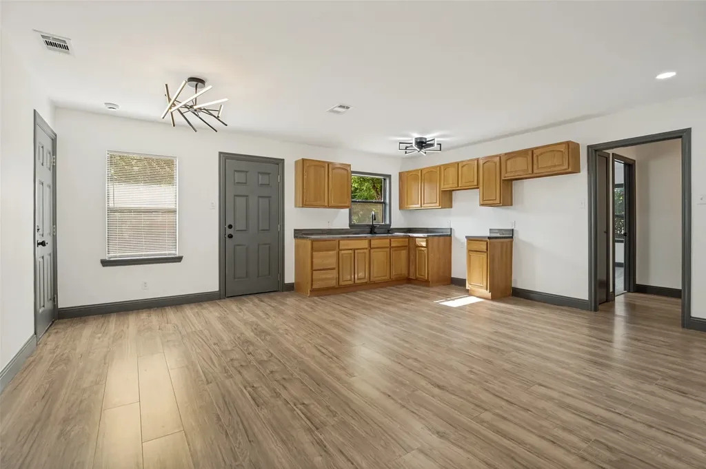 3910 Vanette Lane Dallas TX 75216