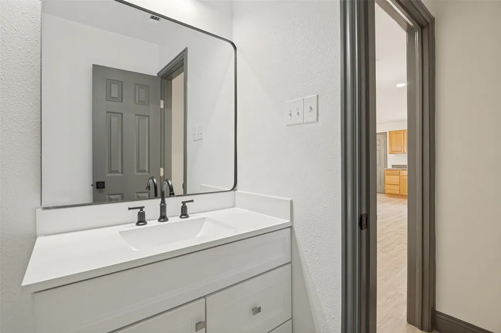 3910 Vanette Lane Dallas TX 75216