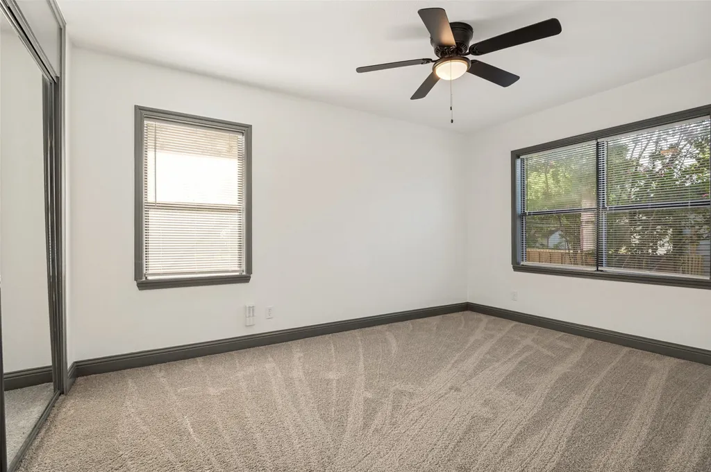 3910 Vanette Lane Dallas TX 75216