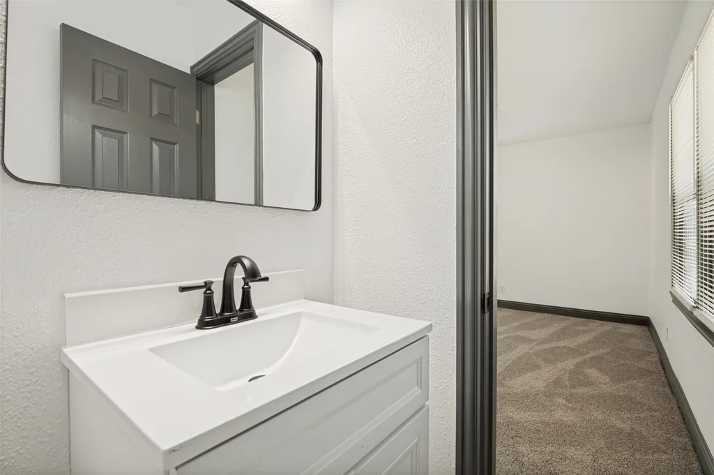 3910 Vanette Lane Dallas TX 75216