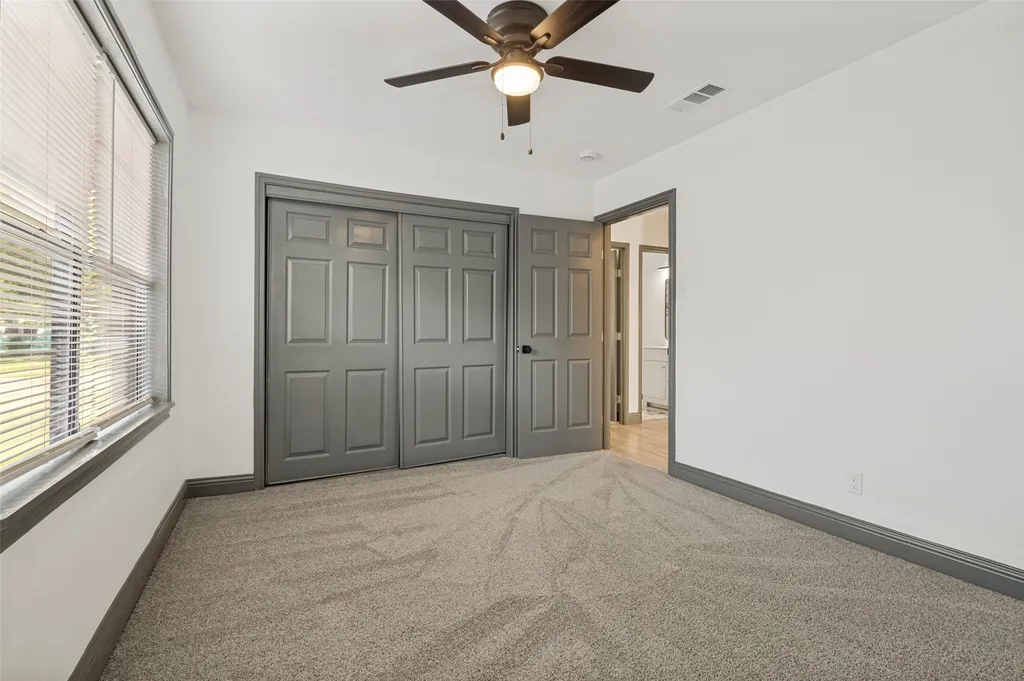 3910 Vanette Lane Dallas TX 75216
