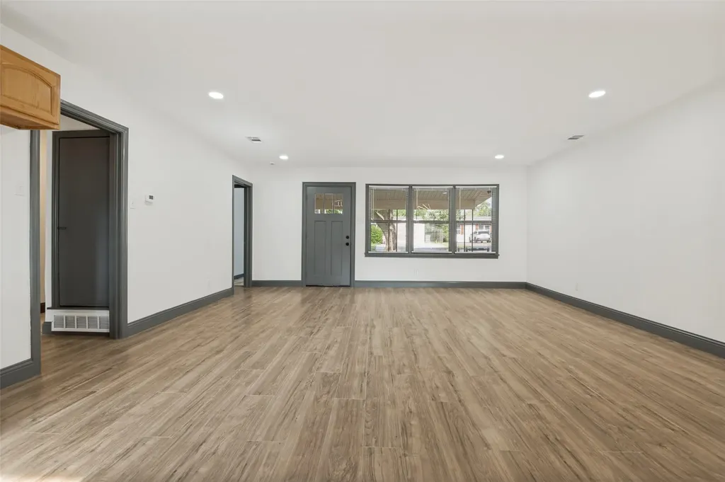 3910 Vanette Lane Dallas TX 75216
