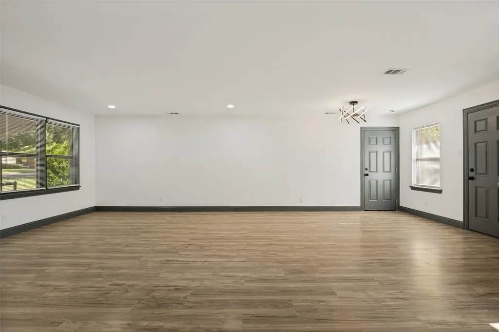 3910 Vanette Lane Dallas TX 75216