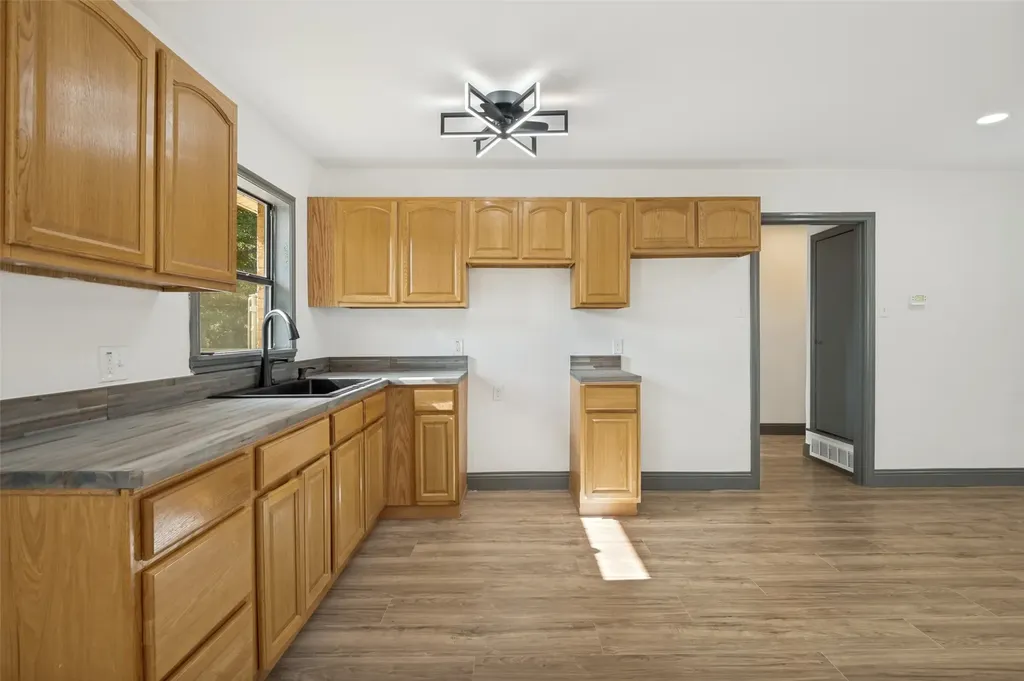 3910 Vanette Lane Dallas TX 75216