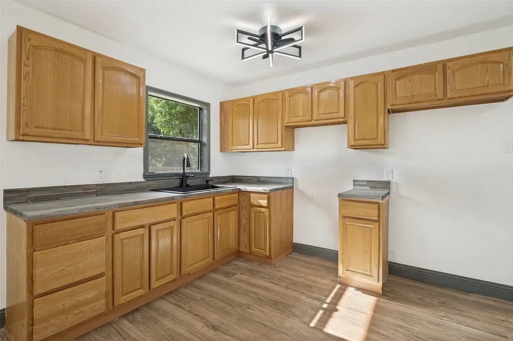 3910 Vanette Lane Dallas TX 75216