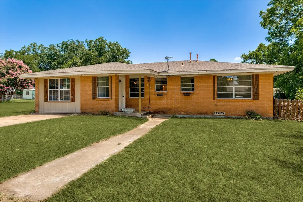 308 N Avenue C Springtown TX 76082