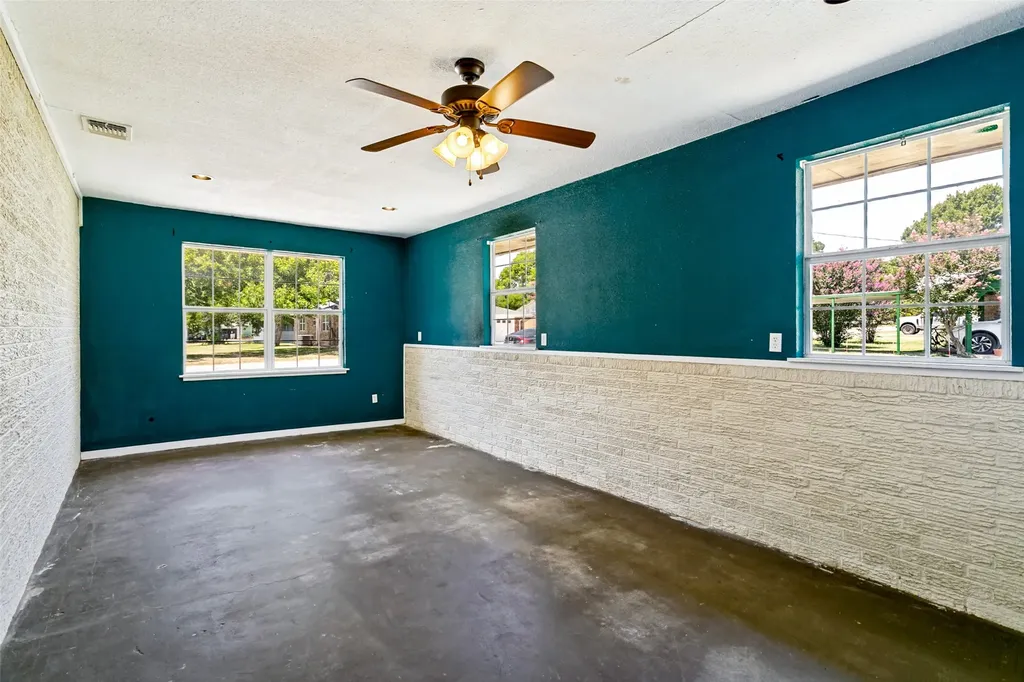 308 N Avenue C Springtown TX 76082