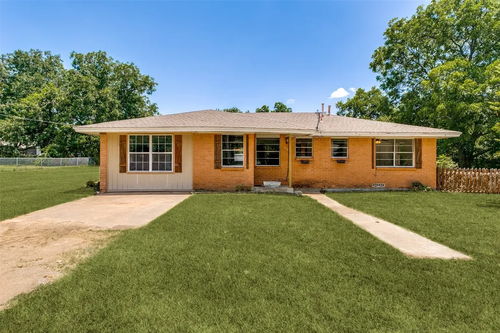 308 N Avenue C Springtown TX 76082
