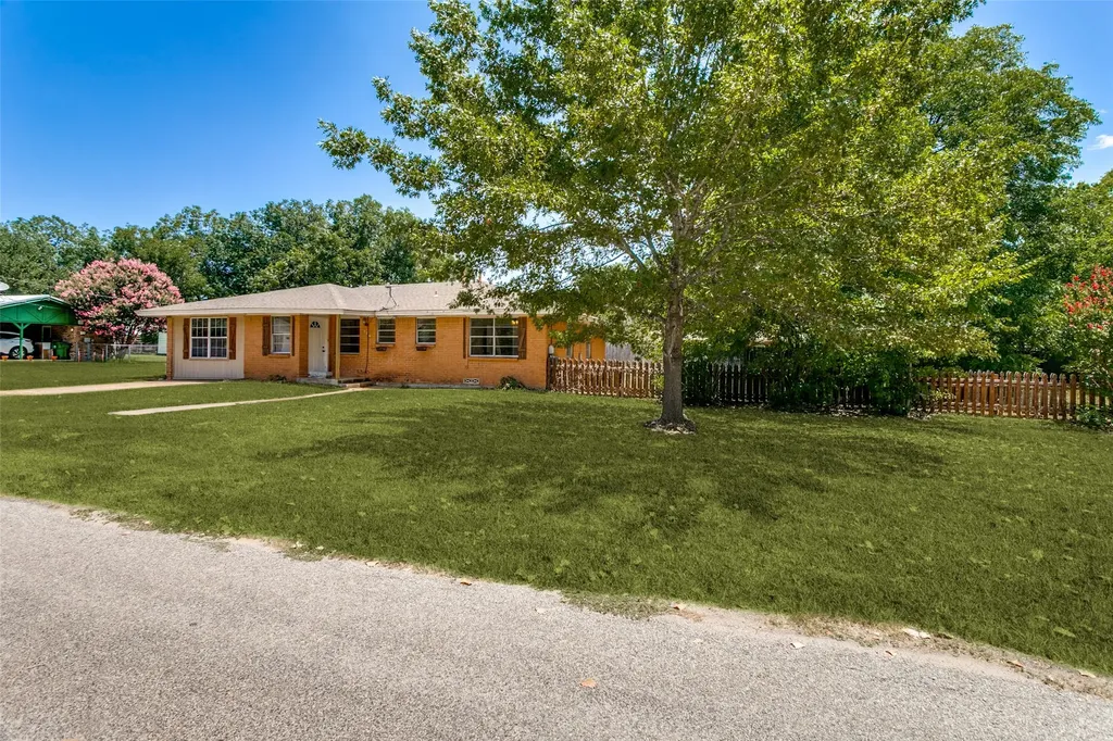 308 N Avenue C Springtown TX 76082