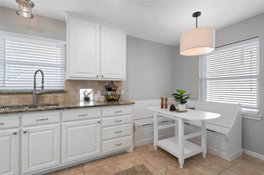 10615 Larchfield Lane Dallas TX 75238