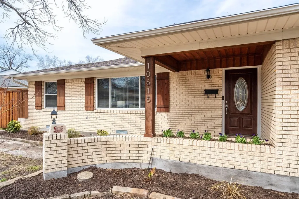 10615 Larchfield Lane Dallas TX 75238