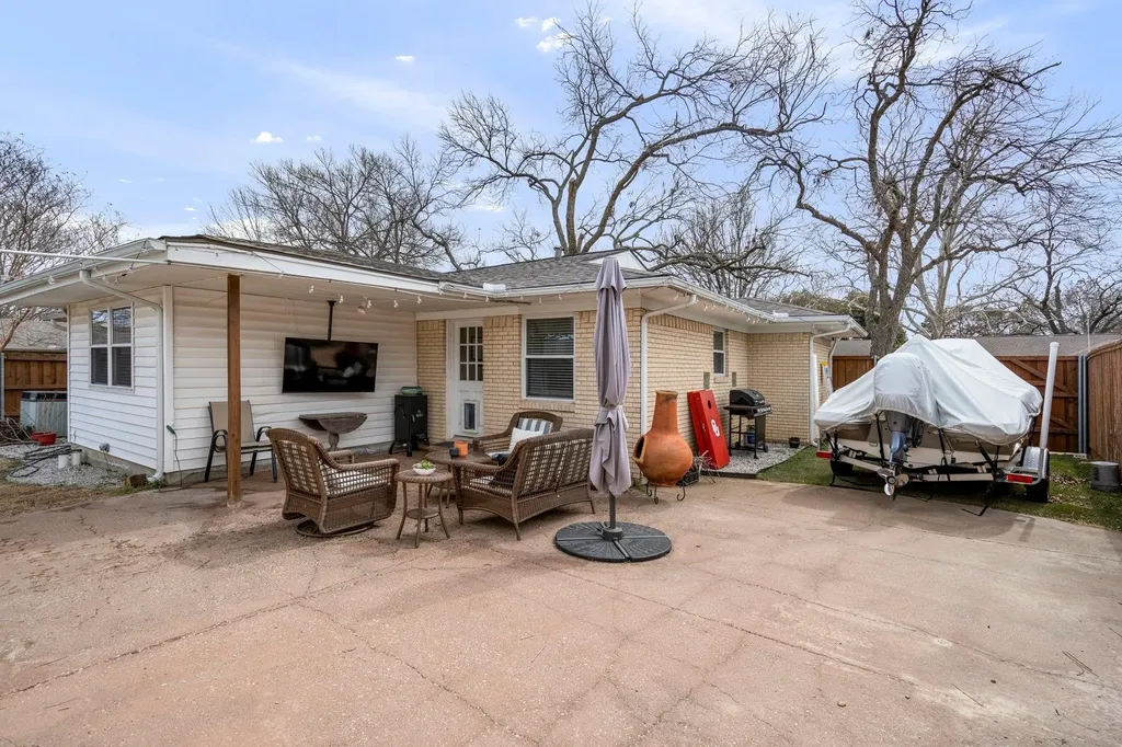 10615 Larchfield Lane Dallas TX 75238