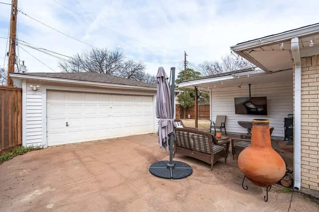 10615 Larchfield Lane Dallas TX 75238