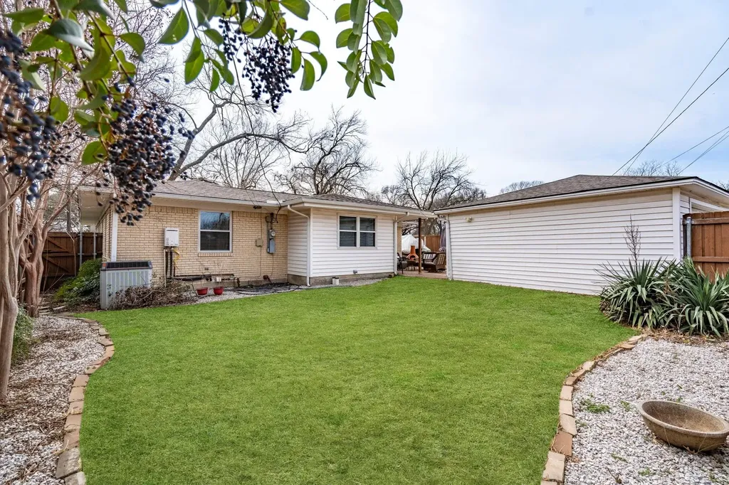 10615 Larchfield Lane Dallas TX 75238