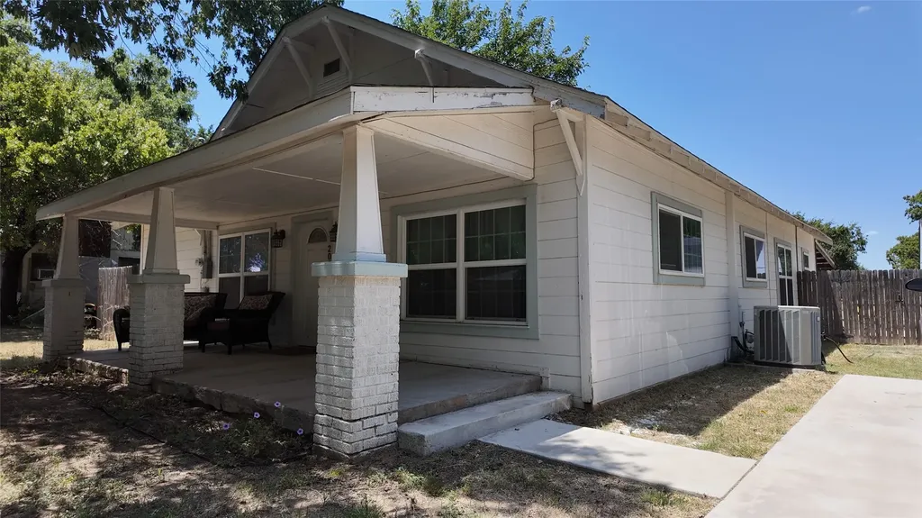 200 S Mimosa Street Paradise TX 76073