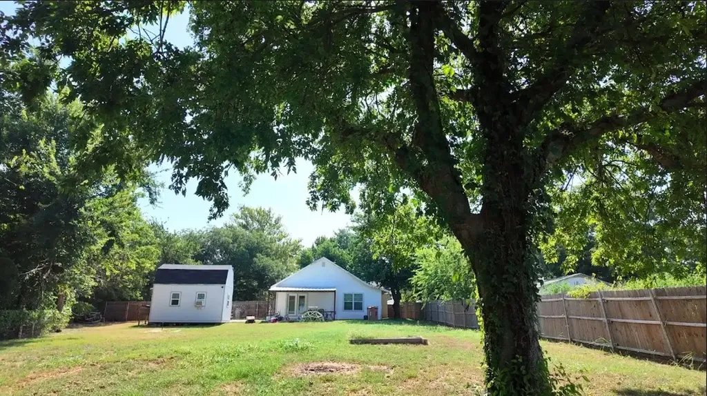 200 S Mimosa Street Paradise TX 76073