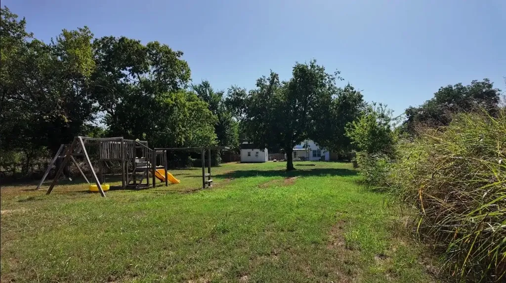 200 S Mimosa Street Paradise TX 76073