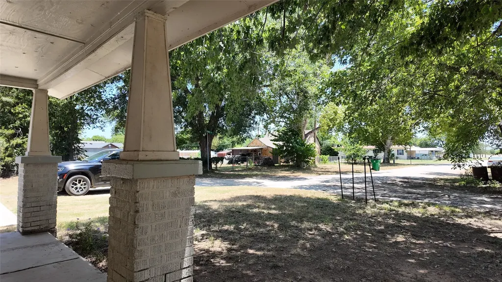 200 S Mimosa Street Paradise TX 76073