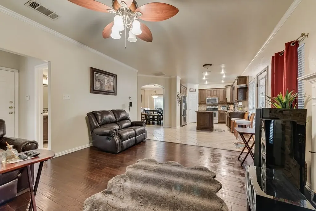 5715 Creekhollow Drive Arlington TX 76018