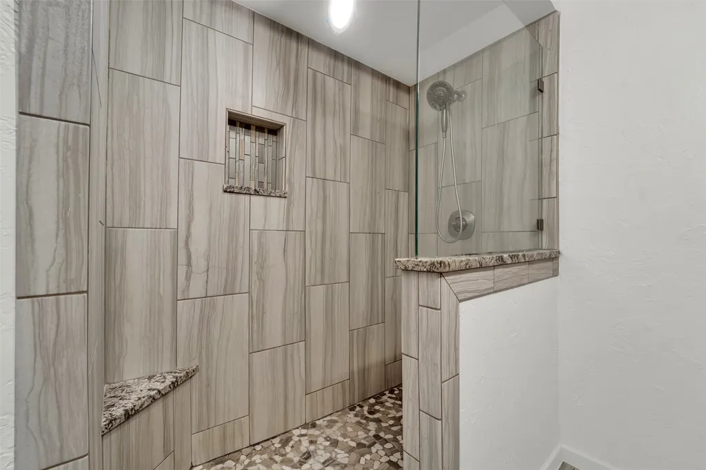 2114 Via Vista Carrollton TX 75006