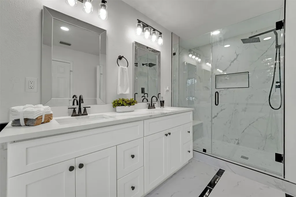 2114 Via Vista Carrollton TX 75006