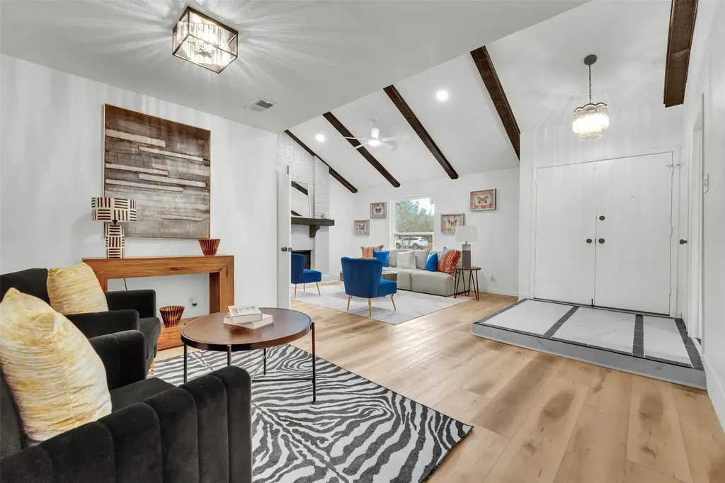 2114 Via Vista Carrollton TX 75006
