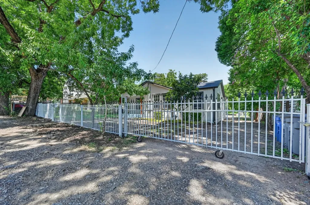 1113 Brock Street Dallas TX 75203