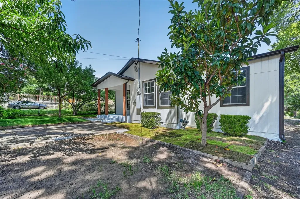 1113 Brock Street Dallas TX 75203