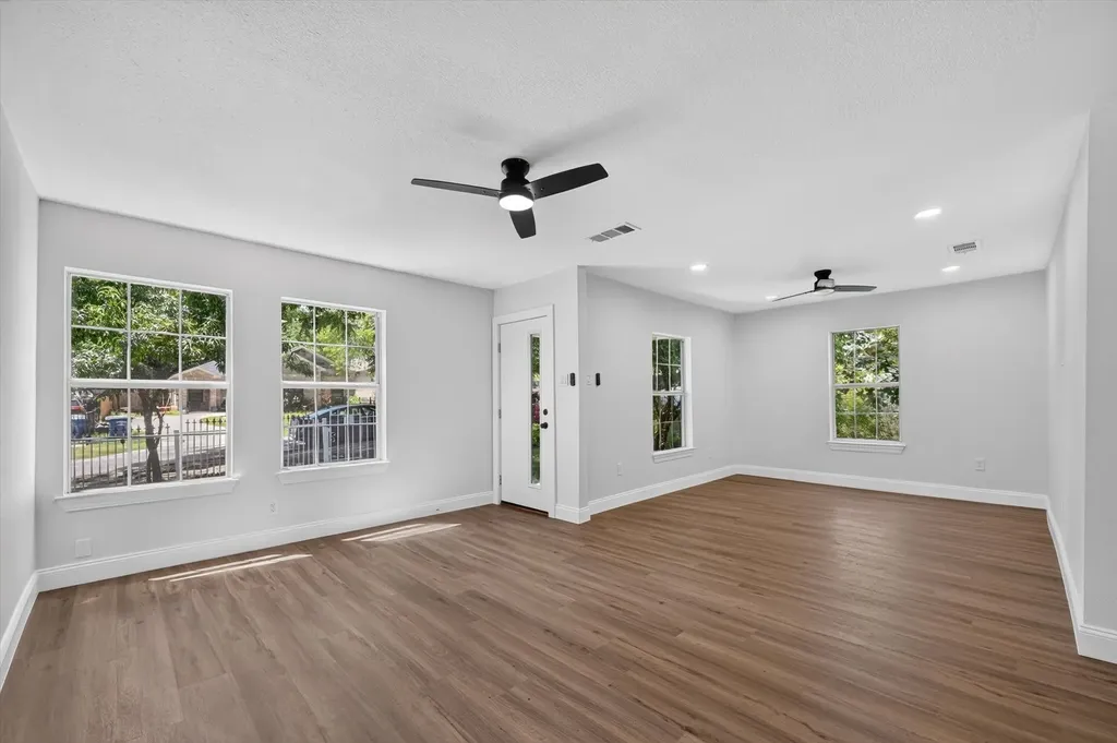 1113 Brock Street Dallas TX 75203