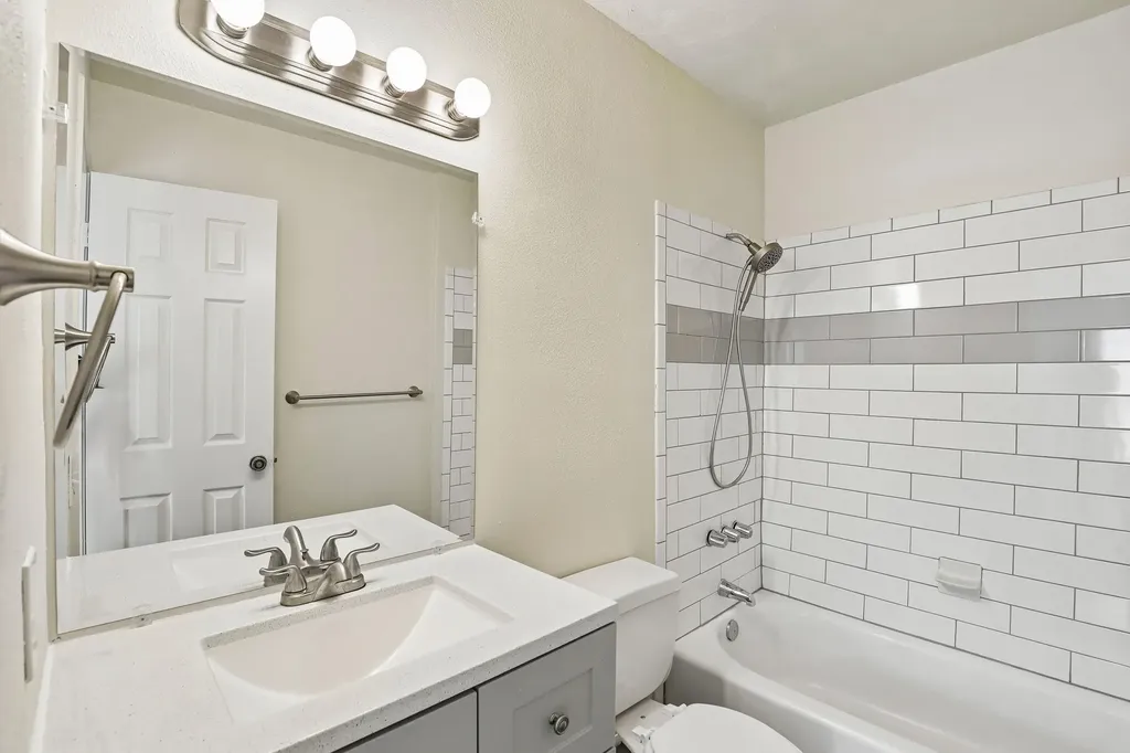 2123 Hearthside Lane Garland TX 75044