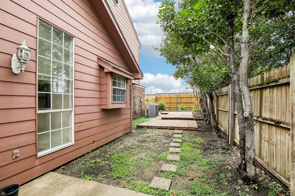 2123 Hearthside Lane Garland TX 75044