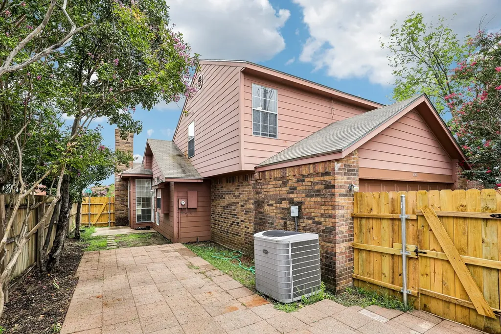 2123 Hearthside Lane Garland TX 75044