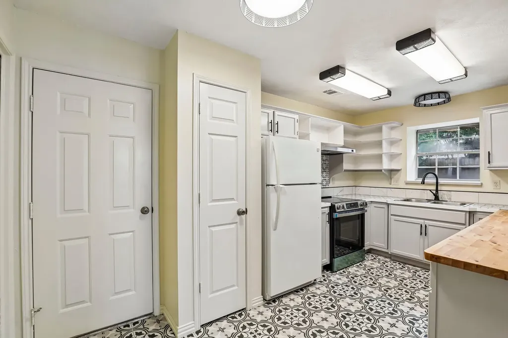 2123 Hearthside Lane Garland TX 75044
