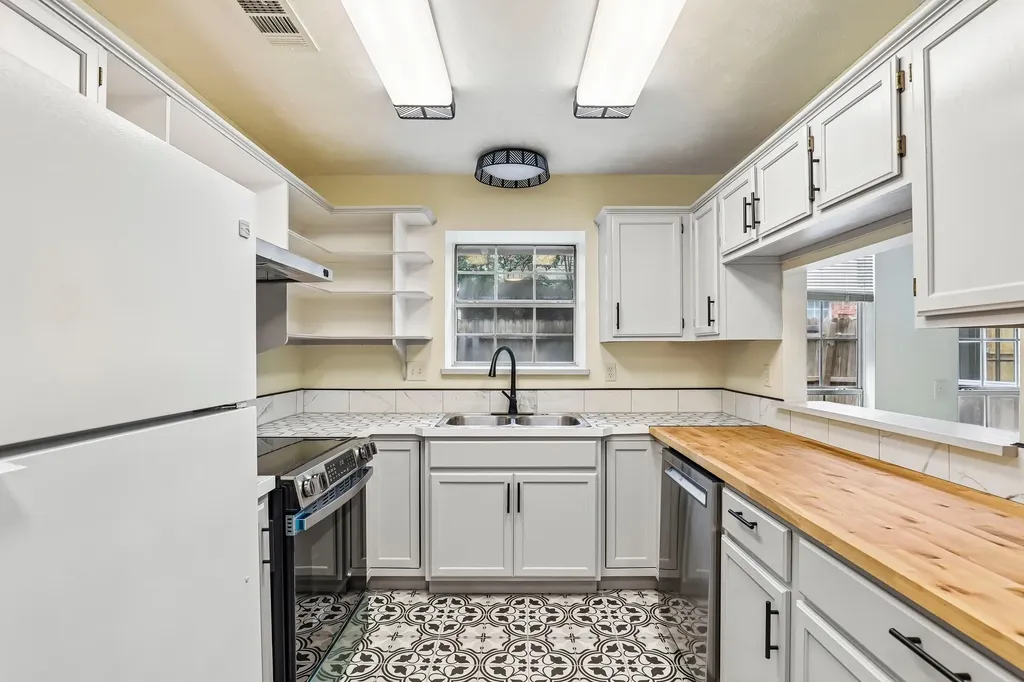 2123 Hearthside Lane Garland TX 75044