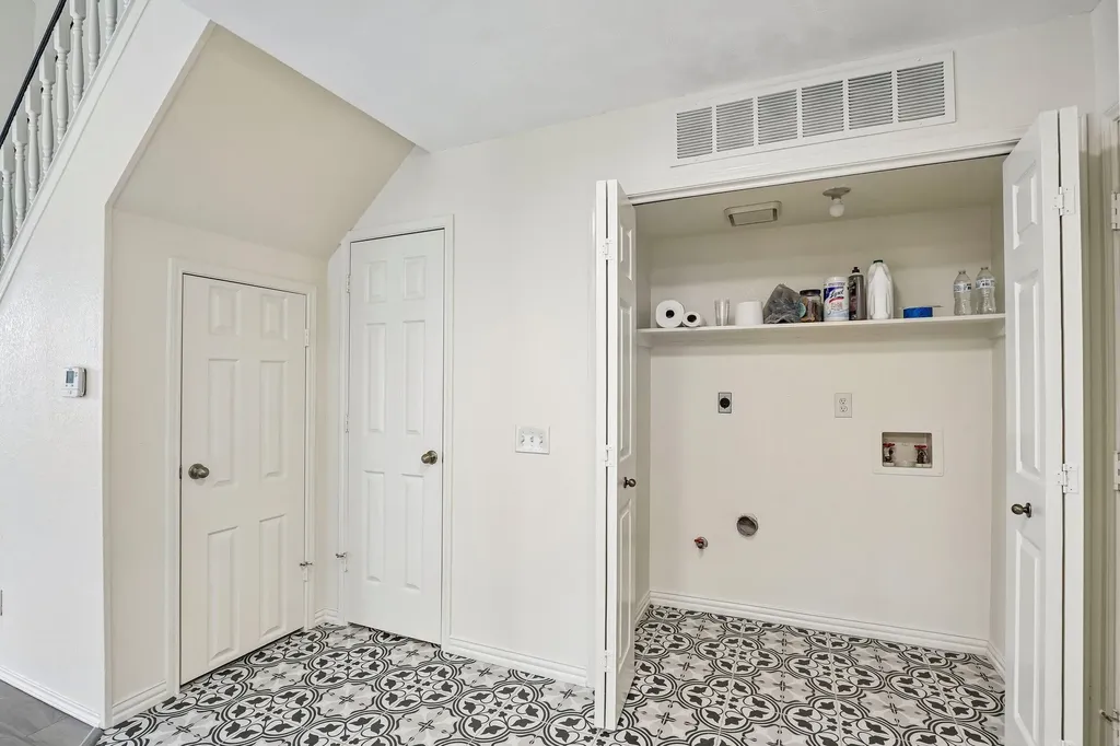 2123 Hearthside Lane Garland TX 75044