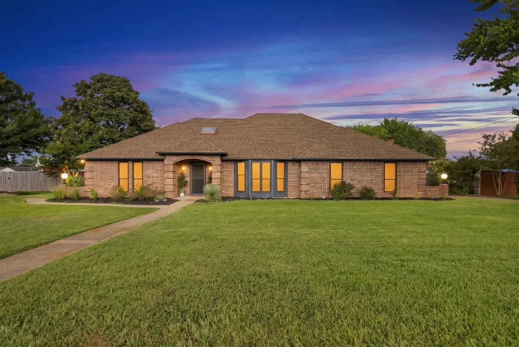 121 Crestview Street Chandler TX 75758