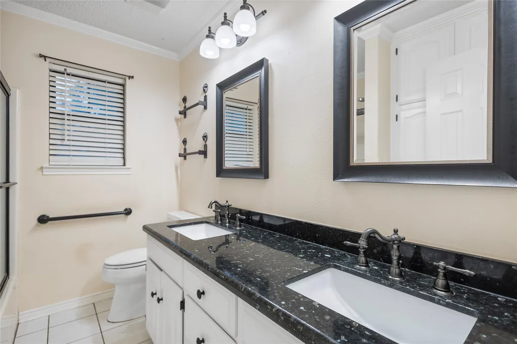 121 Crestview Street Chandler TX 75758