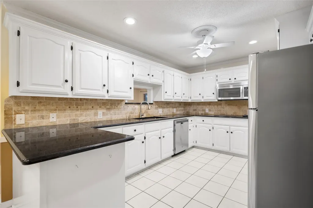 121 Crestview Street Chandler TX 75758