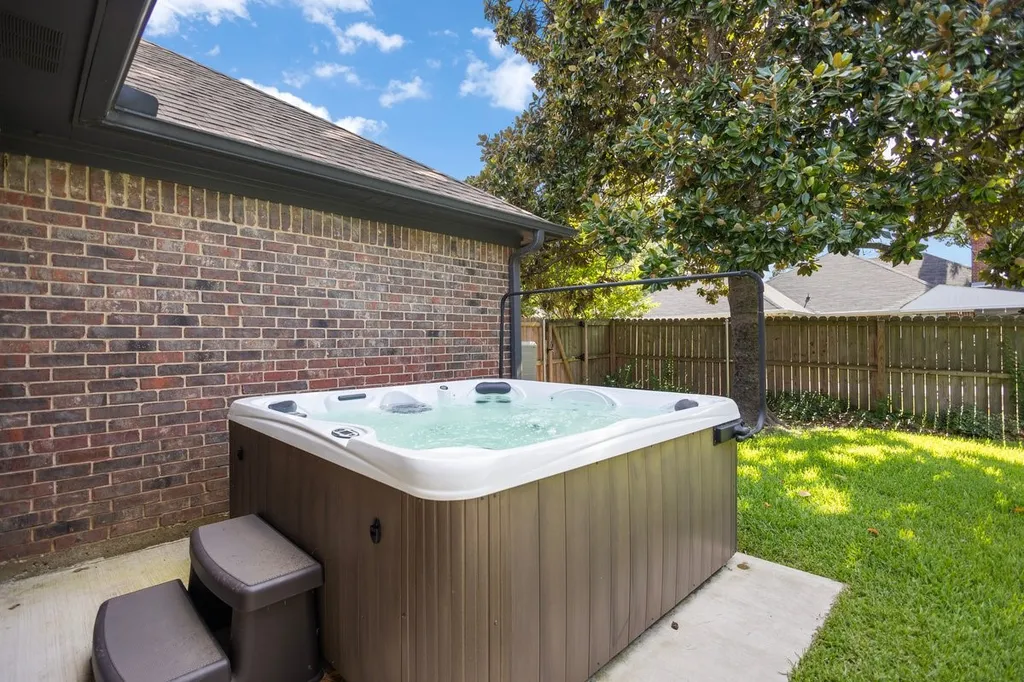 121 Crestview Street Chandler TX 75758